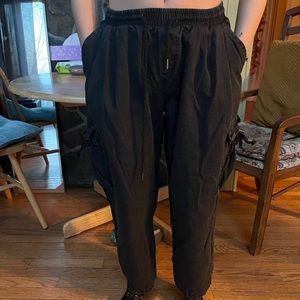 Baggy Cropped Cargo Pants